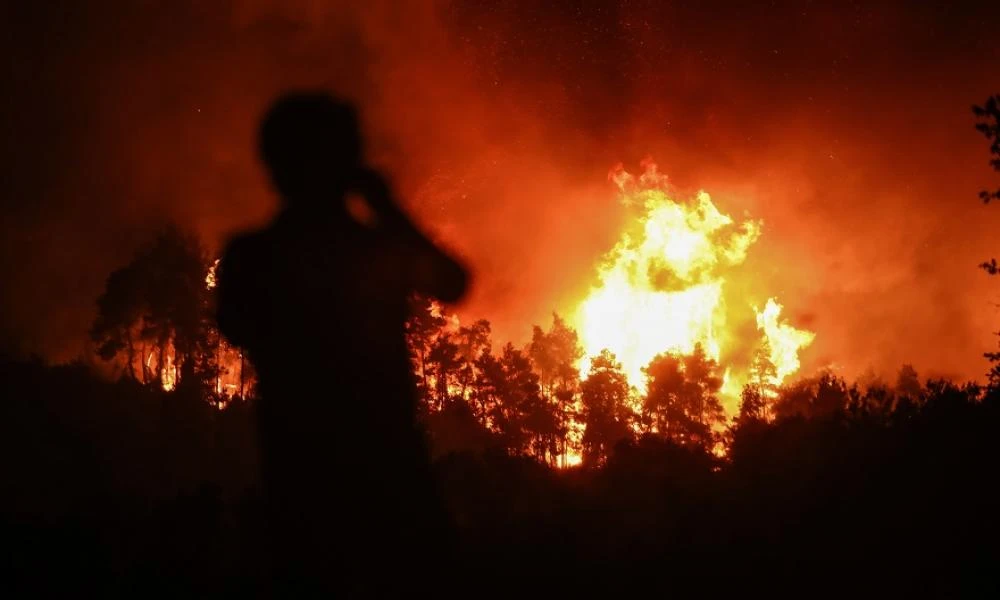 Ολονύχτια μάχη με τις φλόγες στην Φωκίδα - Βελτιωμένη σήμερα η εικόνα στο πύρινο μέτωπο